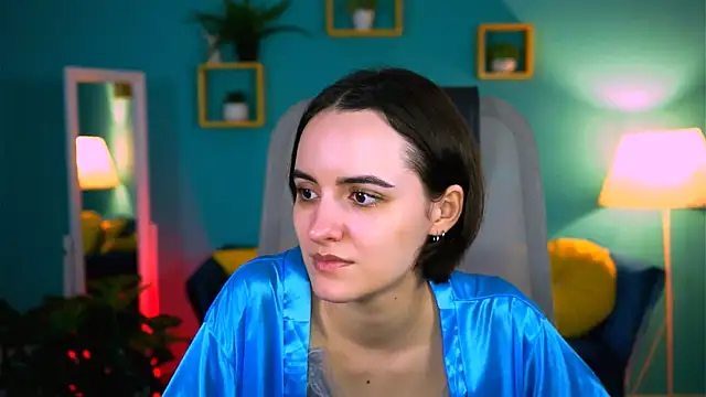 KateWillows online show from February 15, 2026, 4:53 am