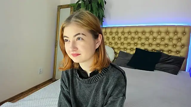 Snapshot of KristineGloww chatting on December 1, 2025, 7:46 am KristineGloww online show from December 1, 2025, 7:46 am