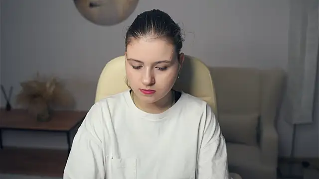 NovellaArjune online show from December 3, 2025, 8:00 am