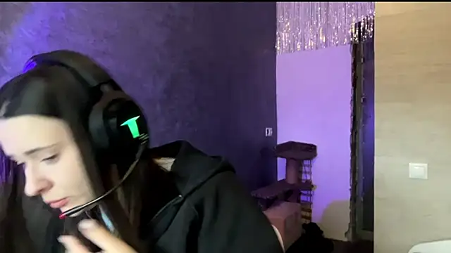 AngeliqueSulima online show from December 14, 2025, 7:14 am