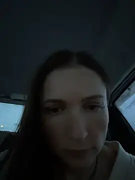 ZaraHill online show from December 22, 2025, 2:52 am