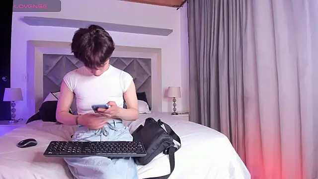 Brenda Tina online show from December 19, 2025, 9:22 pm