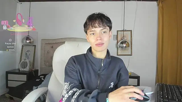 Brenda Tina online show from December 22, 2025, 8:39 pm