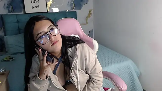 cherrysmall2 online show from November 29, 2025, 5:10 am