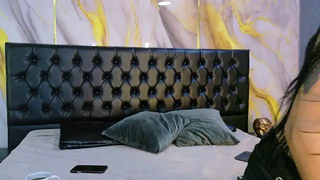 MilaDeRoux online show from March 20, 2026, 4:06 am