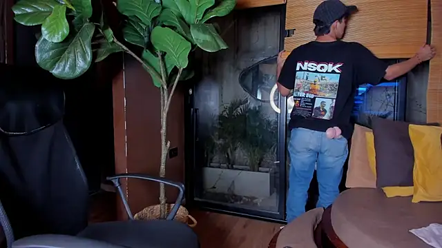 isaac grimm online show from April 7, 2026, 2:56 am