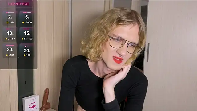 Snapshot of Avery_adam chatting on December 16, 2025, 9:20 pm Avery adam online show from December 16, 2025, 9:20 pm