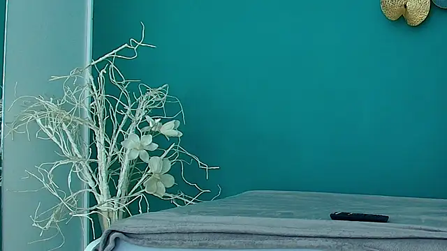 Snapshot of RoxanneJoy chatting on April 1, 2026, 4:35 am RoxanneJoy online show from April 1, 2026, 4:35 am