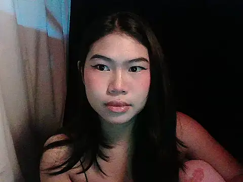 Snapshot of Allysonxx05 chatting on February 10, 2026, 12:37 am Allysonxx05 online show from February 10, 2026, 12:37 am