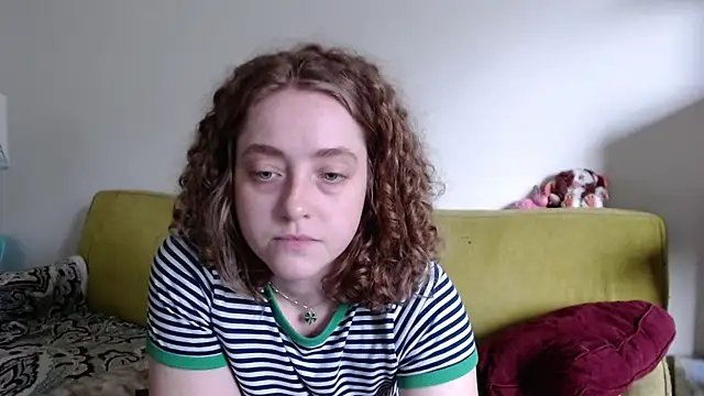 DeliaBlew online show from June 4, 2026, 4:46 pm