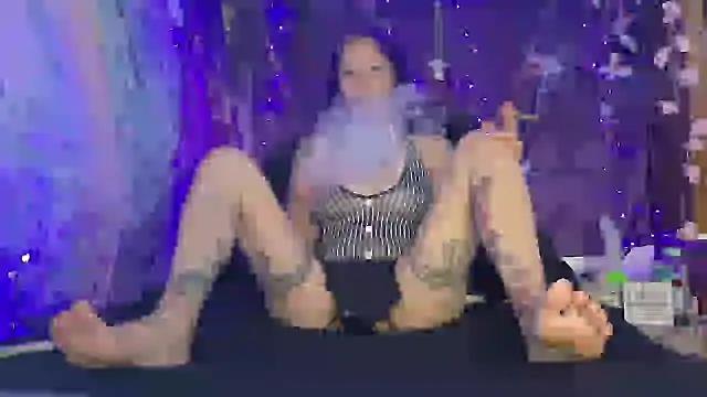 Freckleangel69 online show from July 14, 2026, 2:05 am