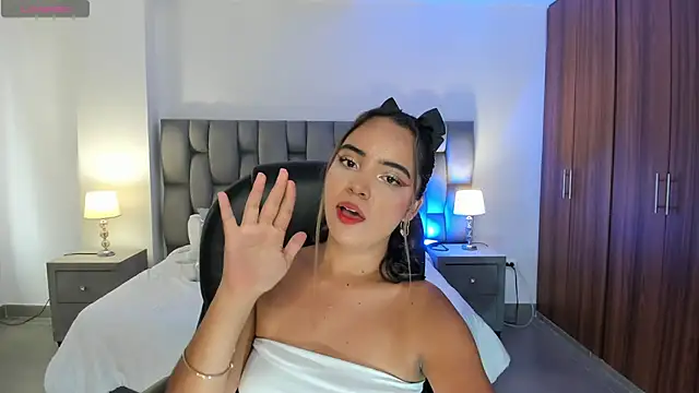 alana martiins online show from April 15, 2026, 7:21 pm