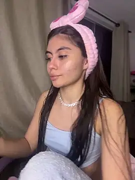 Stormi Thompsonn  online show from November 30, 2025, 12:25 am