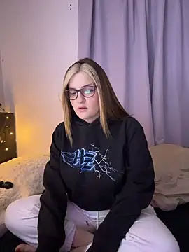 kira velour online show from January 6, 2026, 4:16 am