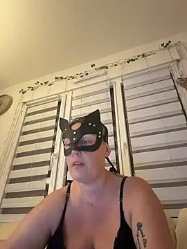 bellavelours online show from June 25, 2026, 8:24 pm