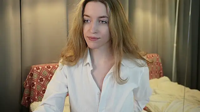 SoftDreamer online show from December 3, 2025, 3:10 pm