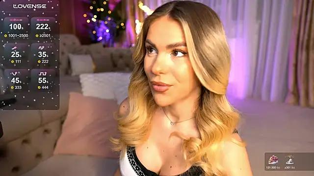 ChloeVelvetx online show from December 18, 2025, 9:32 pm