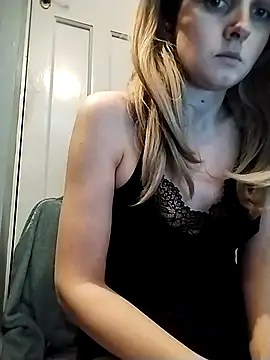 Snapshot of Amy01112 chatting on February 13, 2026, 4:03 pm Amy01112 online show from February 13, 2026, 4:03 pm