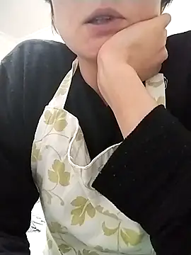 Amy01112 online show from April 13, 2026, 2:06 am