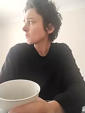 Amy01112 online show from April 15, 2026, 11:17 am