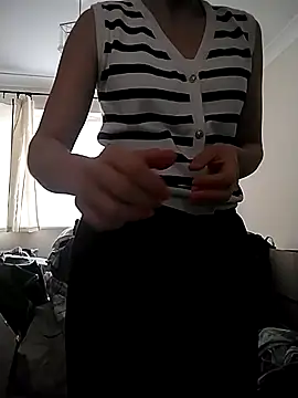 Amy01112 online show from May 12, 2026, 9:28 am