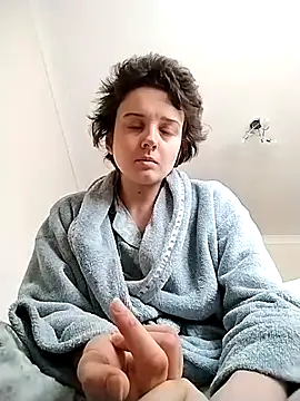 Amy01112 online show from May 17, 2026, 11:39 am