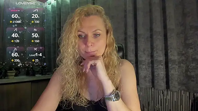 LanaLight x online show from April 6, 2026, 8:43 pm