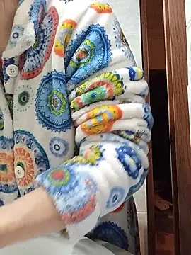 gatitachula93 online show from February 10, 2026, 1:43 am