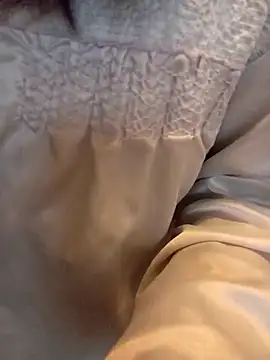 gatitachula93 online show from February 17, 2026, 11:18 am