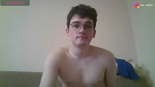 leo cutie online show from March 17, 2026, 8:39 am