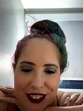 IconicBaddie online show from December 1, 2025, 8:30 am