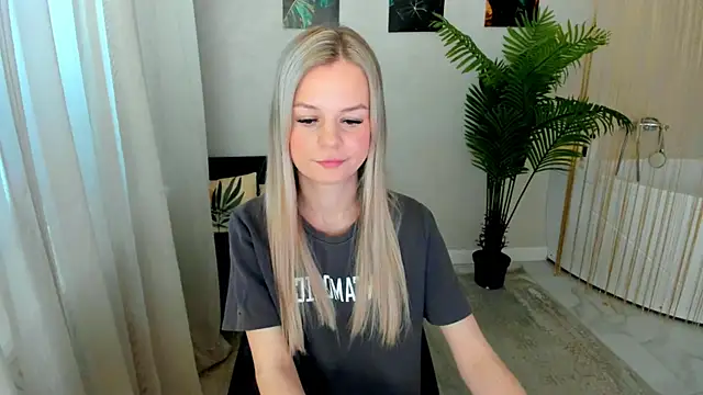 Snapshot of MidnighteAura chatting on May 6, 2026, 12:32 pm MidnighteAura online show from May 6, 2026, 12:32 pm