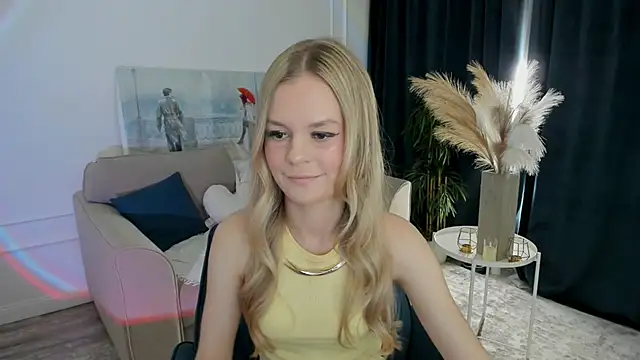 Snapshot of MidnighteAura chatting on June 1, 2026, 7:26 pm MidnighteAura online show from June 1, 2026, 7:26 pm