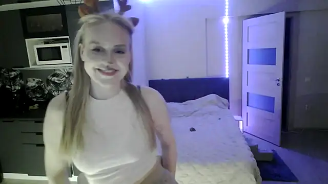 LunaPeony online show from February 22, 2026, 2:26 pm