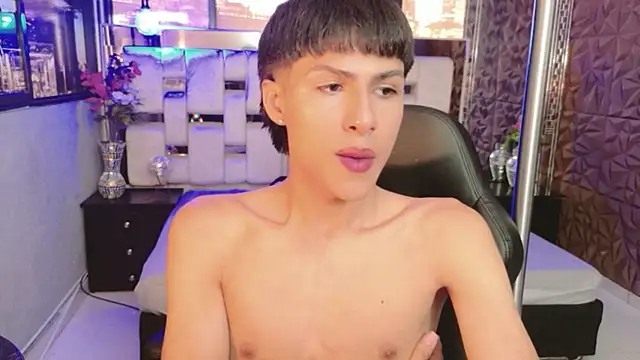 StormLuxX online show from December 17, 2025, 1:06 pm