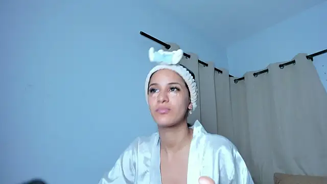 Samantha luv  online show from March 23, 2026, 3:32 am