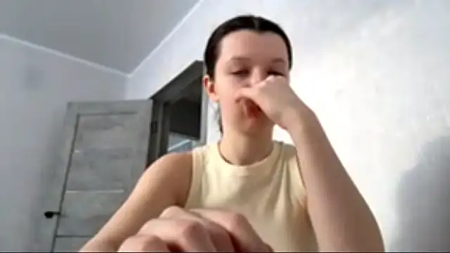 EllieBerrie online show from December 14, 2025, 9:47 am