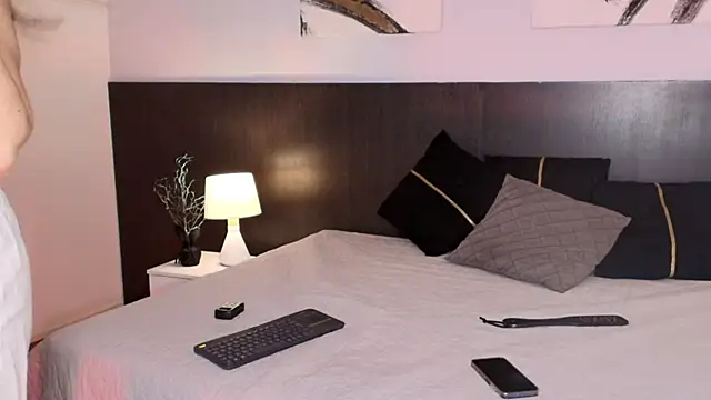 ViennaMilf online show from December 5, 2025, 11:19 am