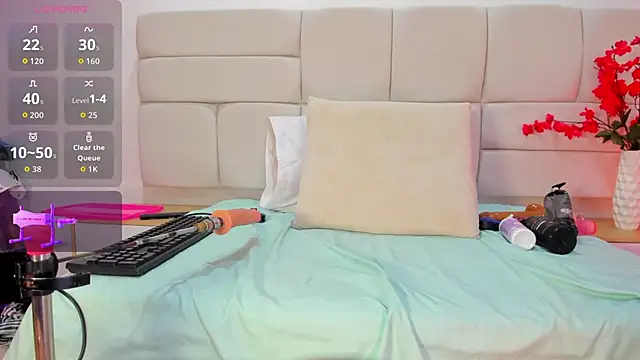 MajoLinares online show from February 18, 2026, 7:43 pm