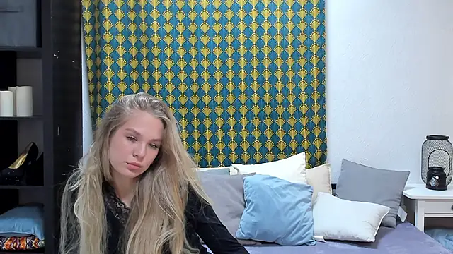 Snapshot of Wh1teAngelx chatting on December 2, 2025, 7:47 am Wh1teAngelx online show from December 2, 2025, 7:47 am