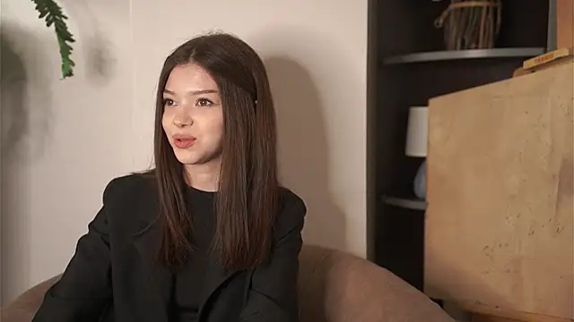 SadyeAnnarino online show from December 2, 2025, 12:10 pm