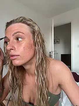 Blonde BambiXX online show from March 13, 2026, 11:39 am