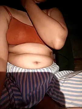 hottyrose69 online show from December 3, 2025, 4:53 am