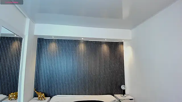 TiffanyHoustton online show from February 11, 2026, 11:48 am