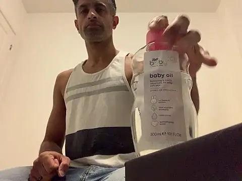 Snapshot of RandyRik chatting on December 2, 2025, 8:37 pm RandyRik online show from December 2, 2025, 8:37 pm