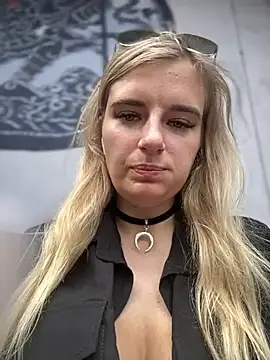 Snapshot of Betsy chatting on December 7, 2024, 5:59 am Betsy online show from December 7, 2024, 5:59 am