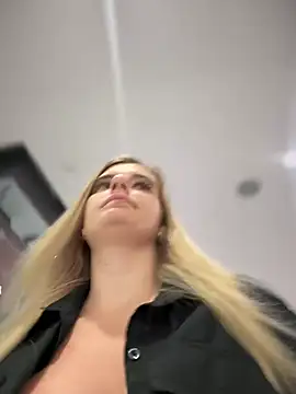 Snapshot of Betsy chatting on February 4, 2025, 1:16 pm Betsy online show from February 4, 2025, 1:16 pm