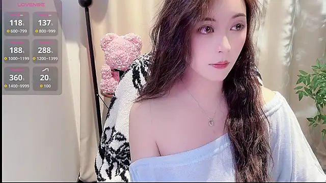 Lyly-zz online show from March 25, 2026, 4:02 pm