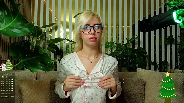 FlowweerGirl online show from January 6, 2026, 10:01 pm