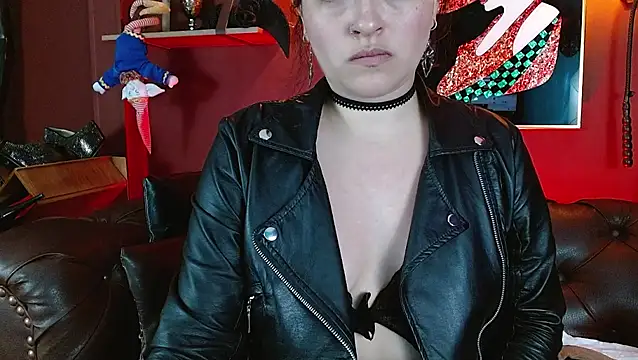 Snapshot of LunaTikka chatting on March 7, 2026, 10:07 pm LunaTikka online show from March 7, 2026, 10:07 pm